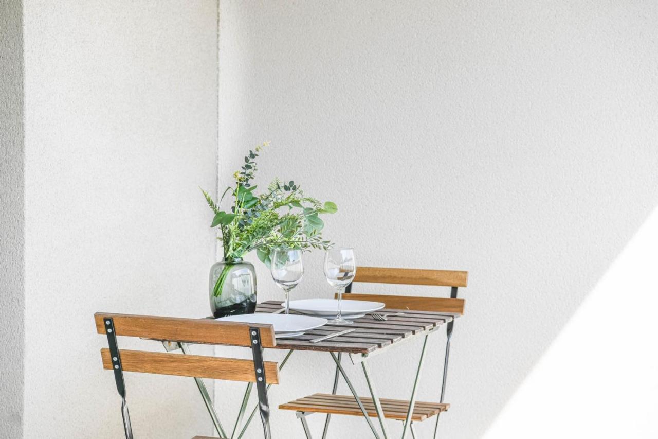 Appart Avec Terrasse Et Parking A 2 Min Du Metro Marseille Exteriör bild