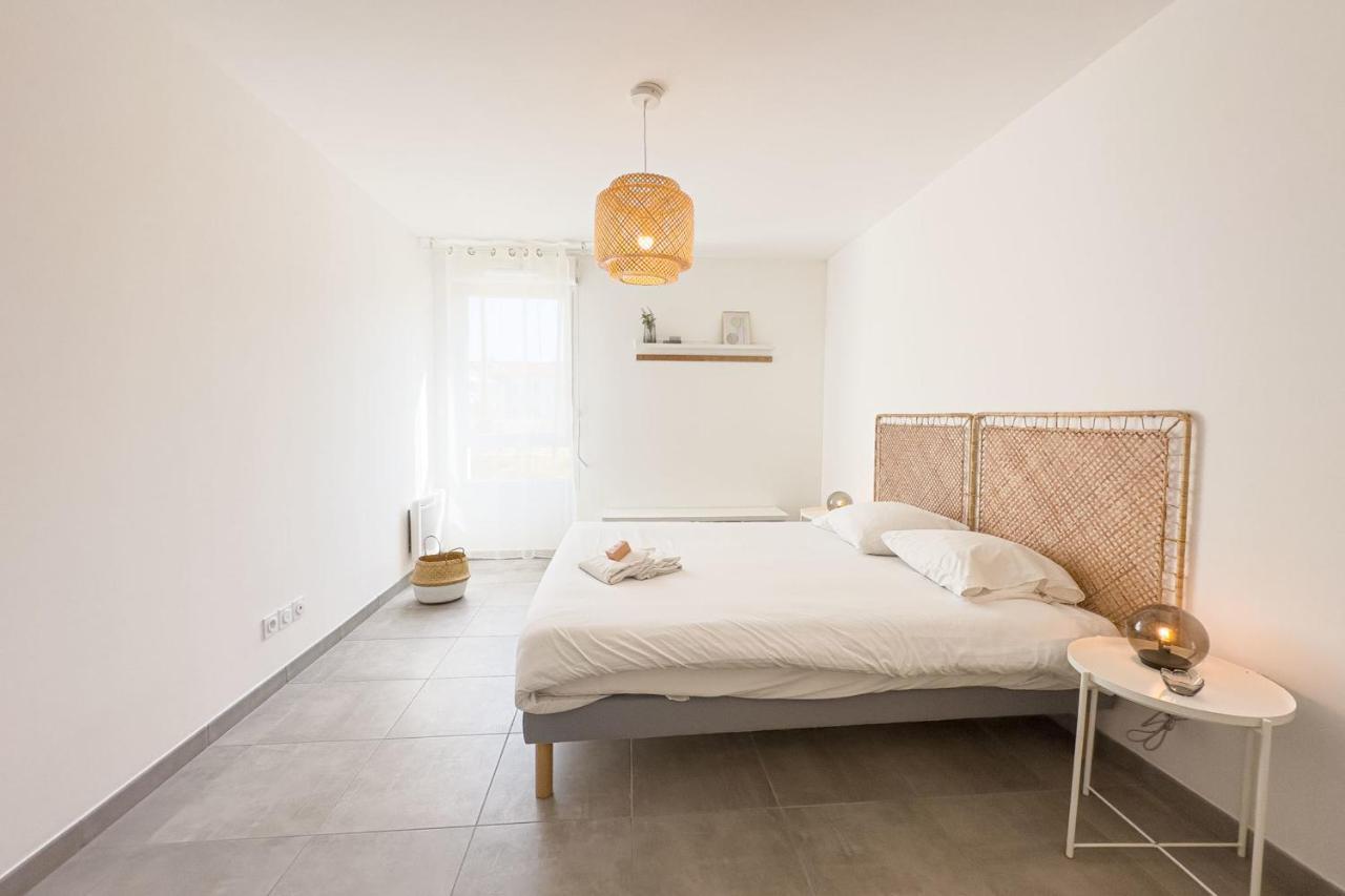 Appart Avec Terrasse Et Parking A 2 Min Du Metro Marseille Exteriör bild
